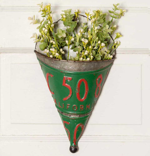 vintage license plate wall planter
